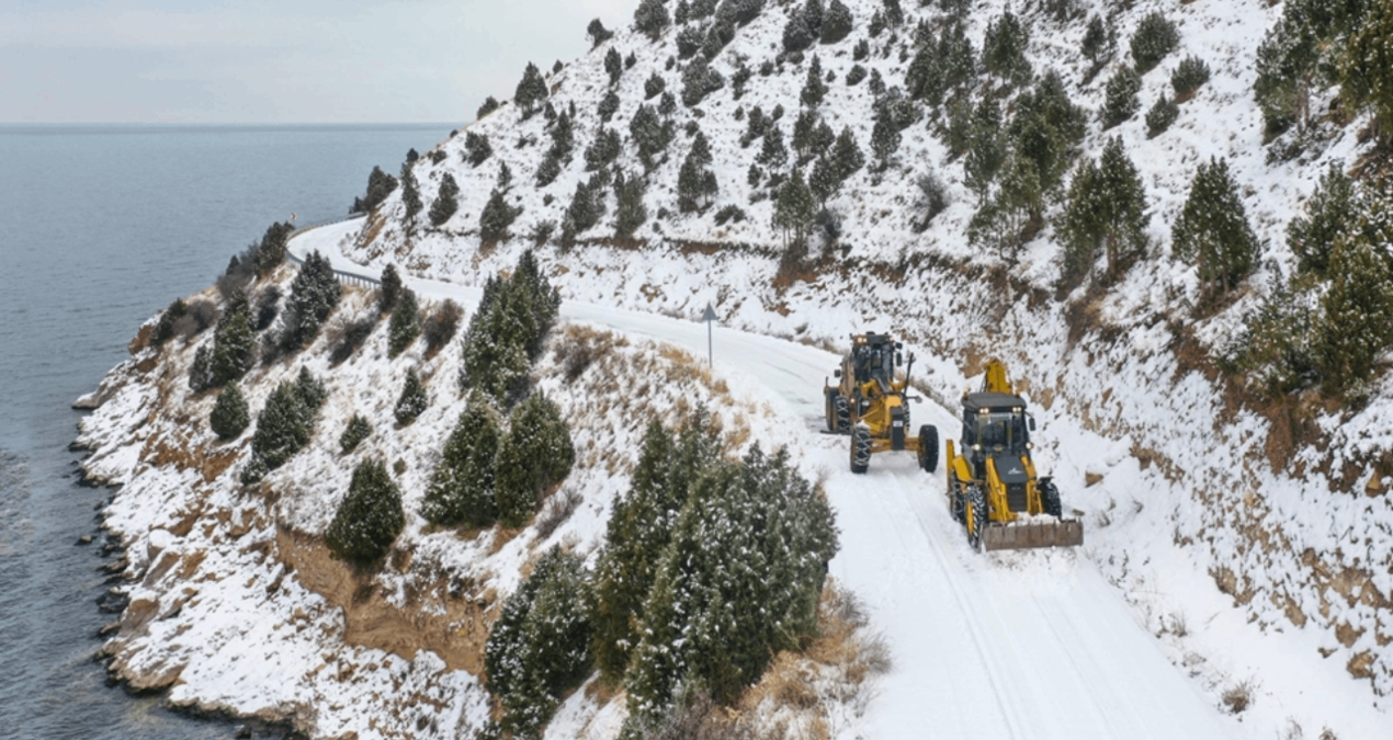 Van’da kardan kapanan 463 yol açıldı